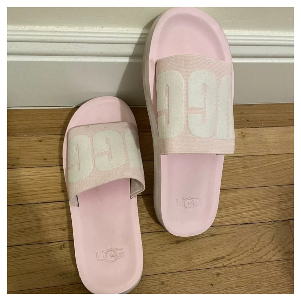 UGG Slides / Slippers 💕